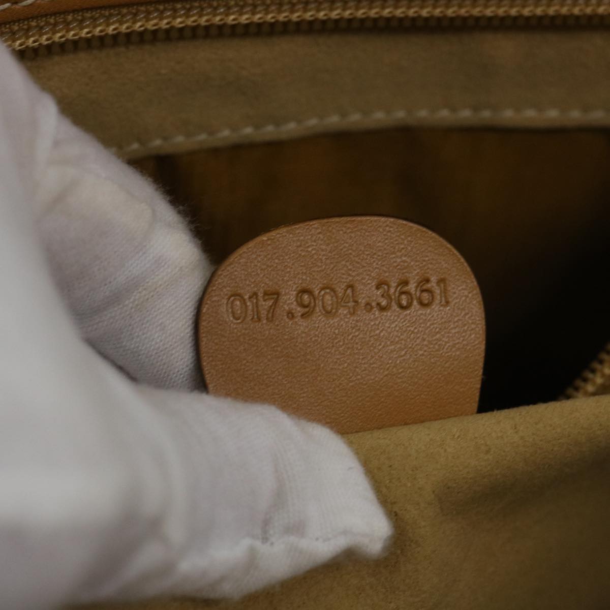 Gucci Gg Canvas Canvas Clutch Bag ()