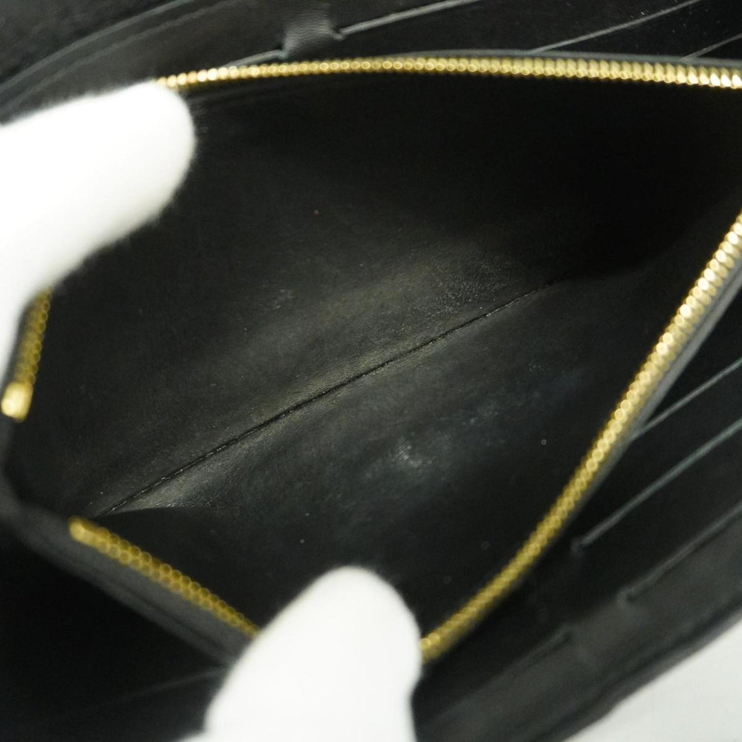 Louis Vuitton Capucines Leather Wallet ()