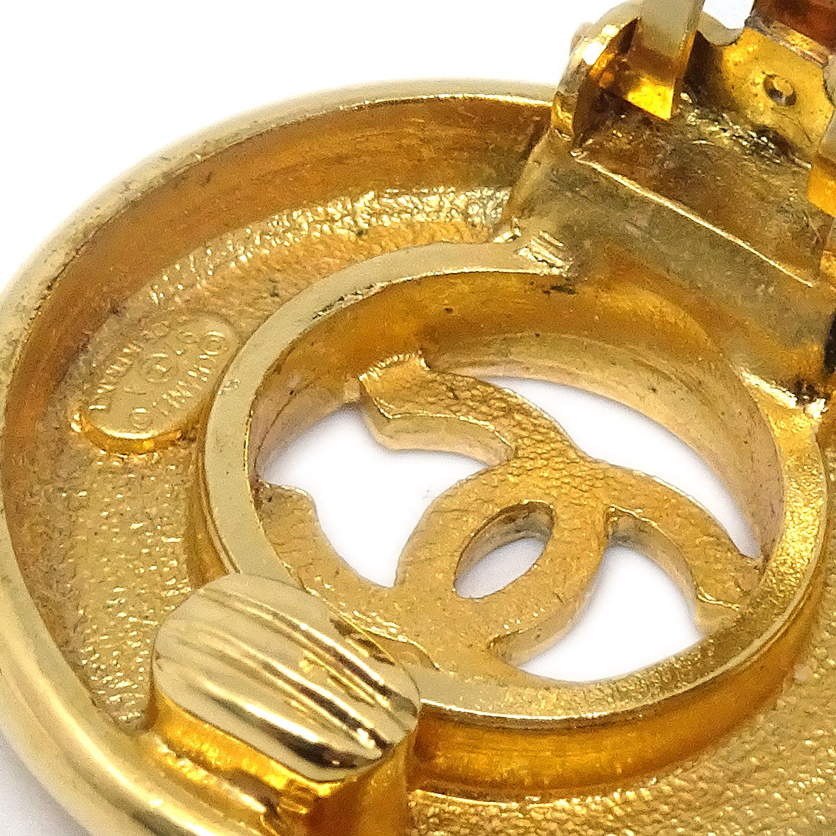 Luxury Chanel 1997 CC Cutout Earrings Clip-On Gold 97A