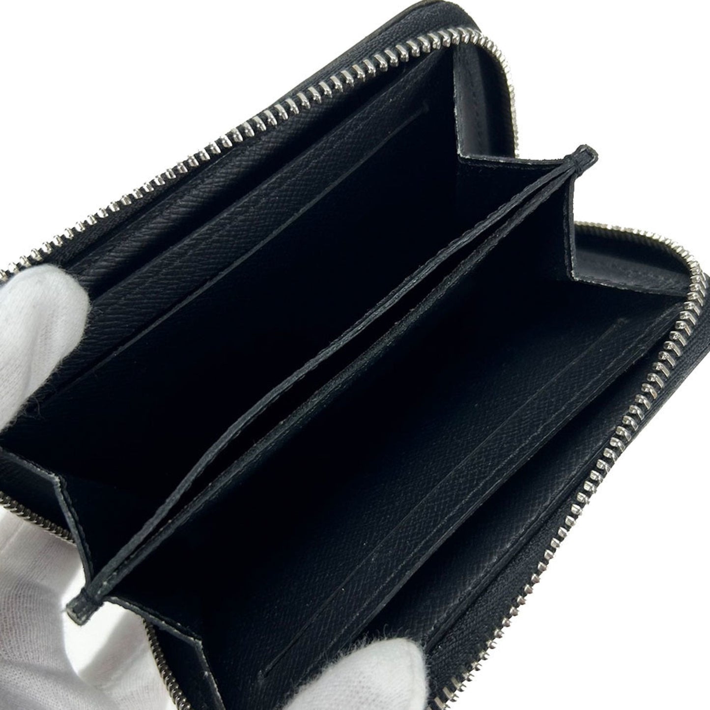 Louis Vuitton Leather Wallet ()