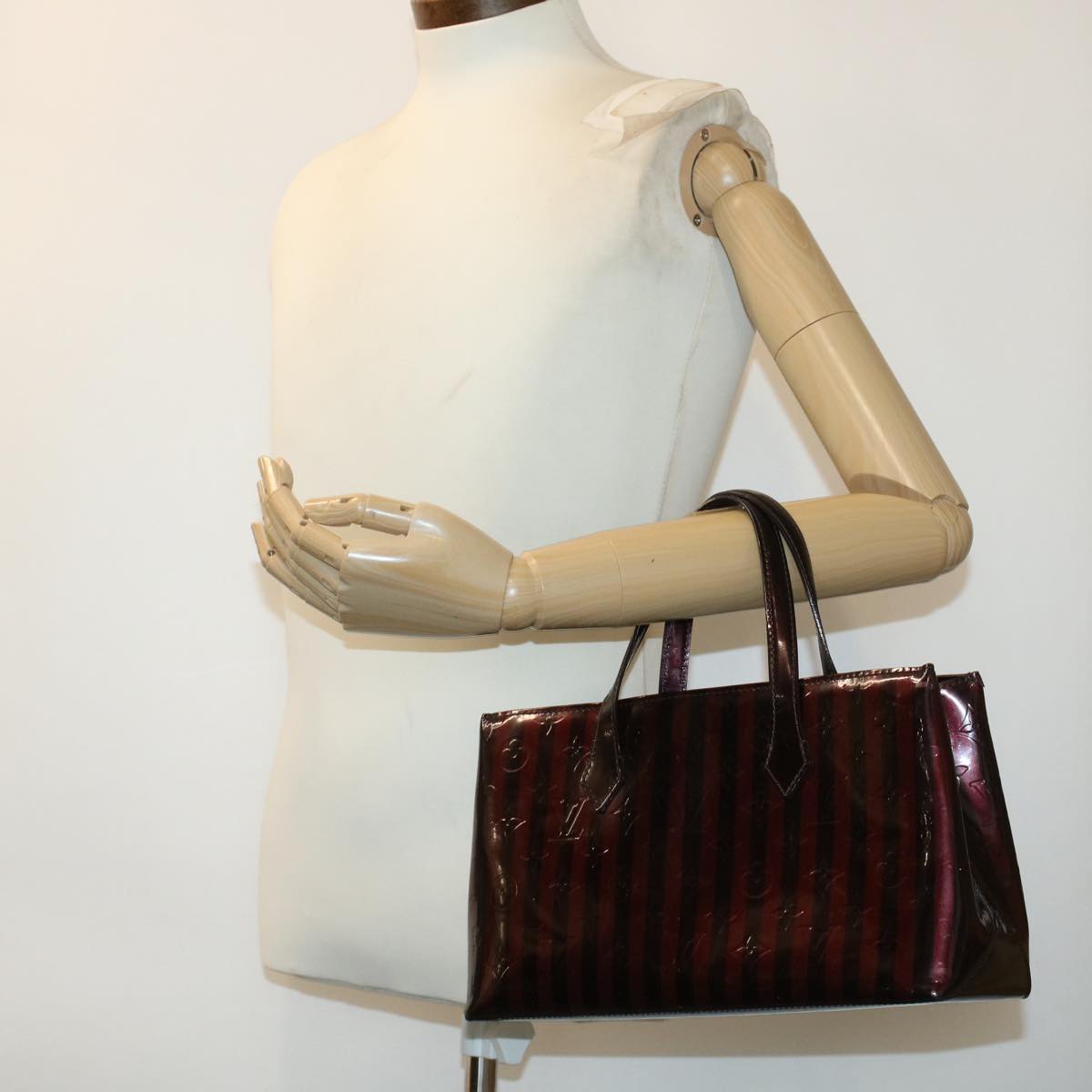 LOUIS VUITTON Vernis Rayure Wilshire PM Hand Bag Black Wine Red M91701 LV 44211