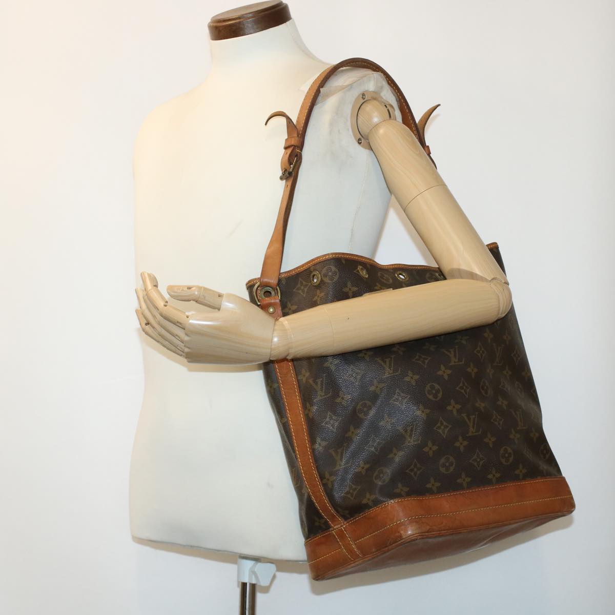 LOUIS VUITTON Monogram Noe Shoulder Bag M42224 LV 44443