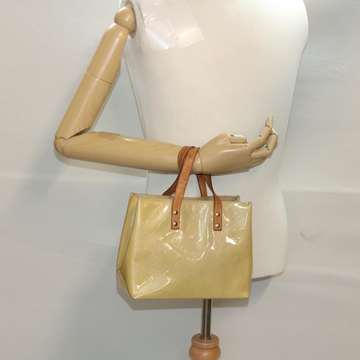 LOUIS VUITTON Monogram Vernis Reade PM Hand Bag Beige M91334 LV 44477
