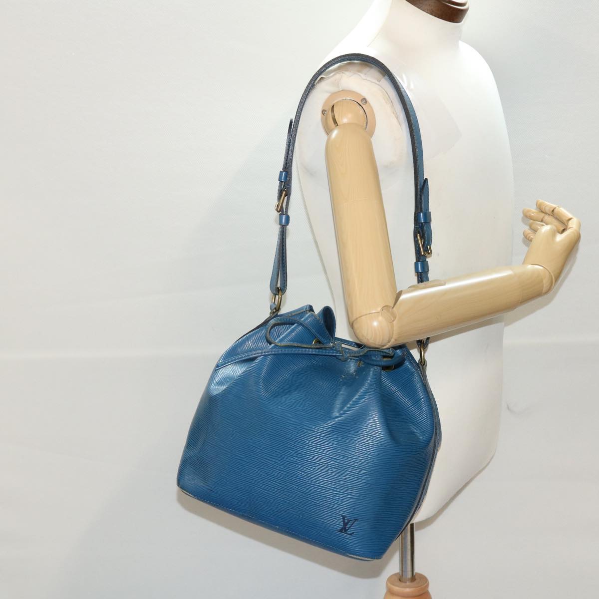 LOUIS VUITTON Epi Petit Noe Shoulder Bag Blue M44105 LV 44662