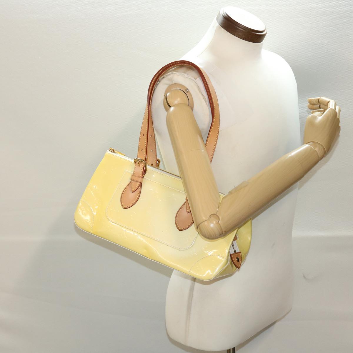 LOUIS VUITTON Vernis Rose Wood Avenue Shoulder Bag Perle M93508 LV 44747
