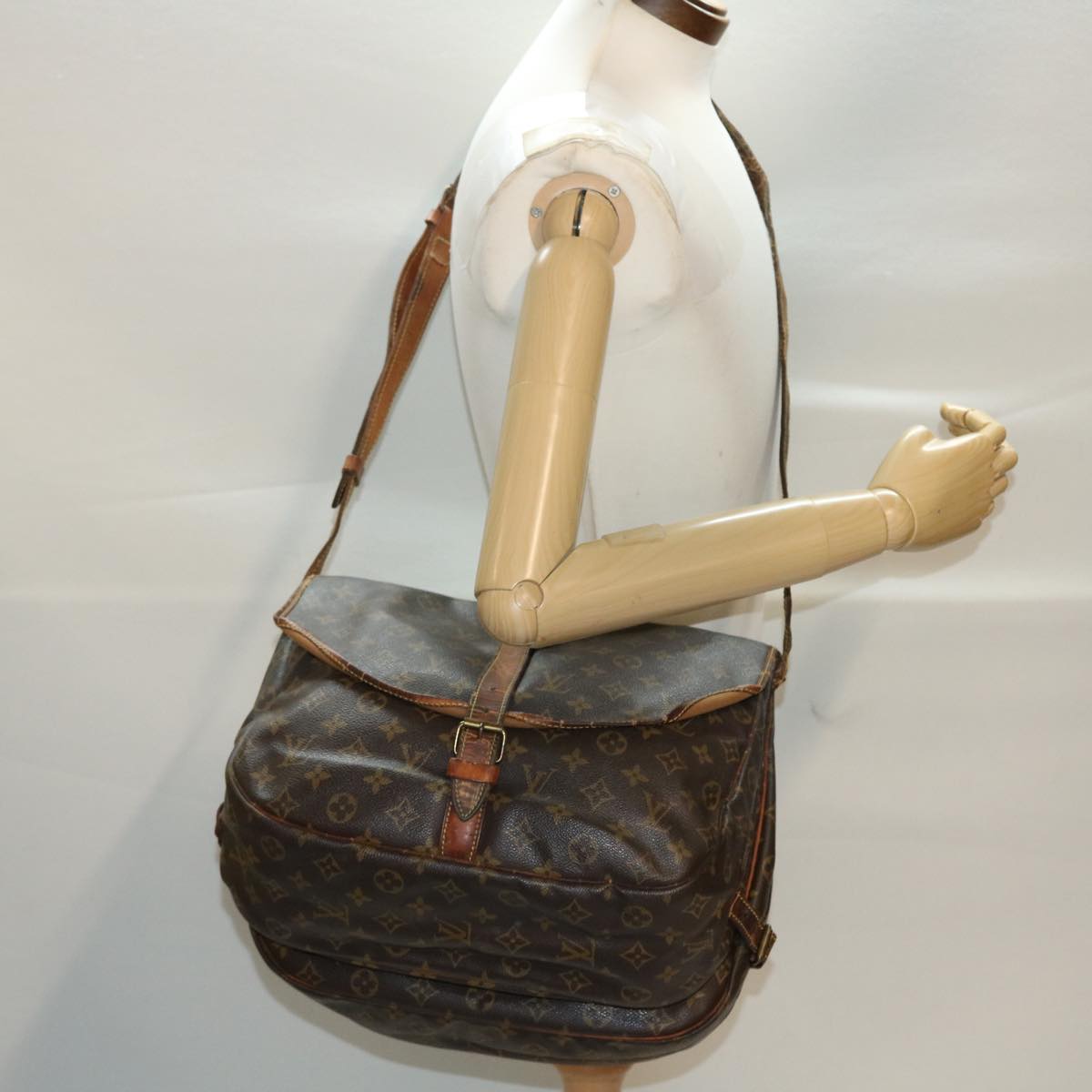 LOUIS VUITTON Monogram Saumur 35 Shoulder Bag M42254 LV 44847