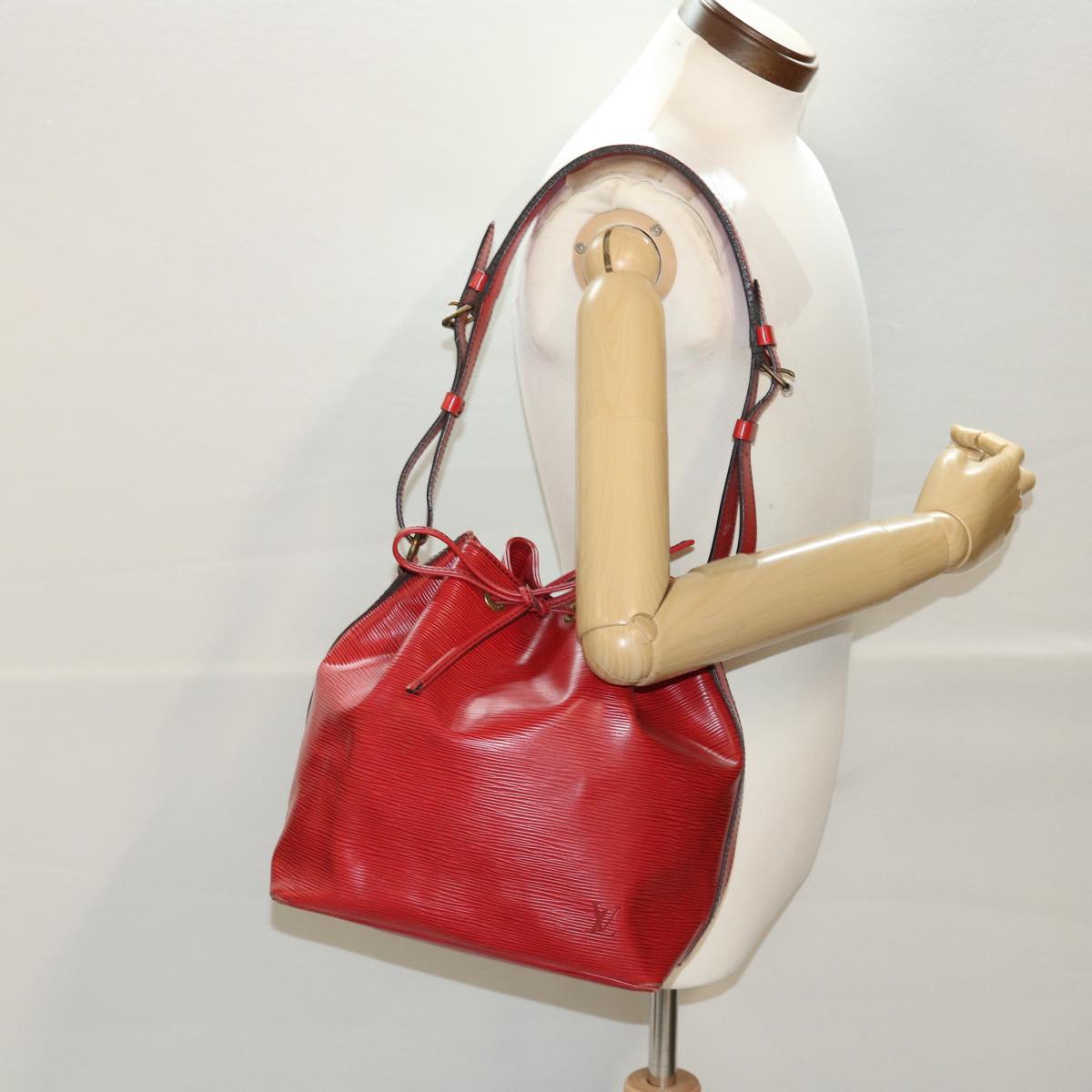 LOUIS VUITTON Epi Petit Noe Shoulder Bag Red M44107 LV 45112