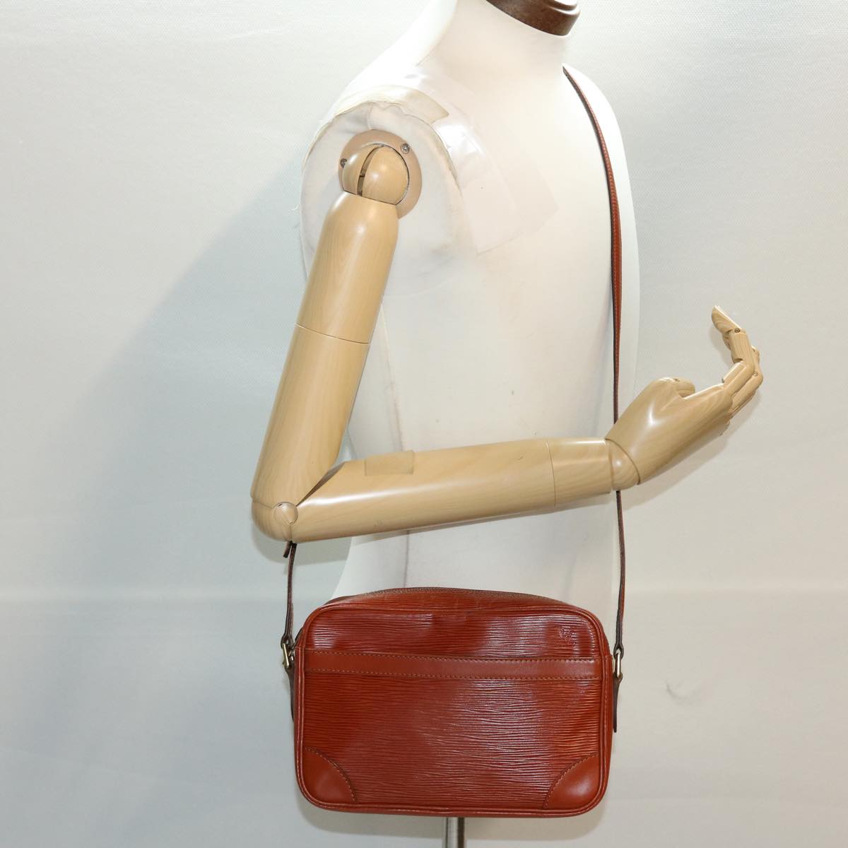 LOUIS VUITTON Epi Trocadero 23 Shoulder Bag Brown M52313 LV 45381