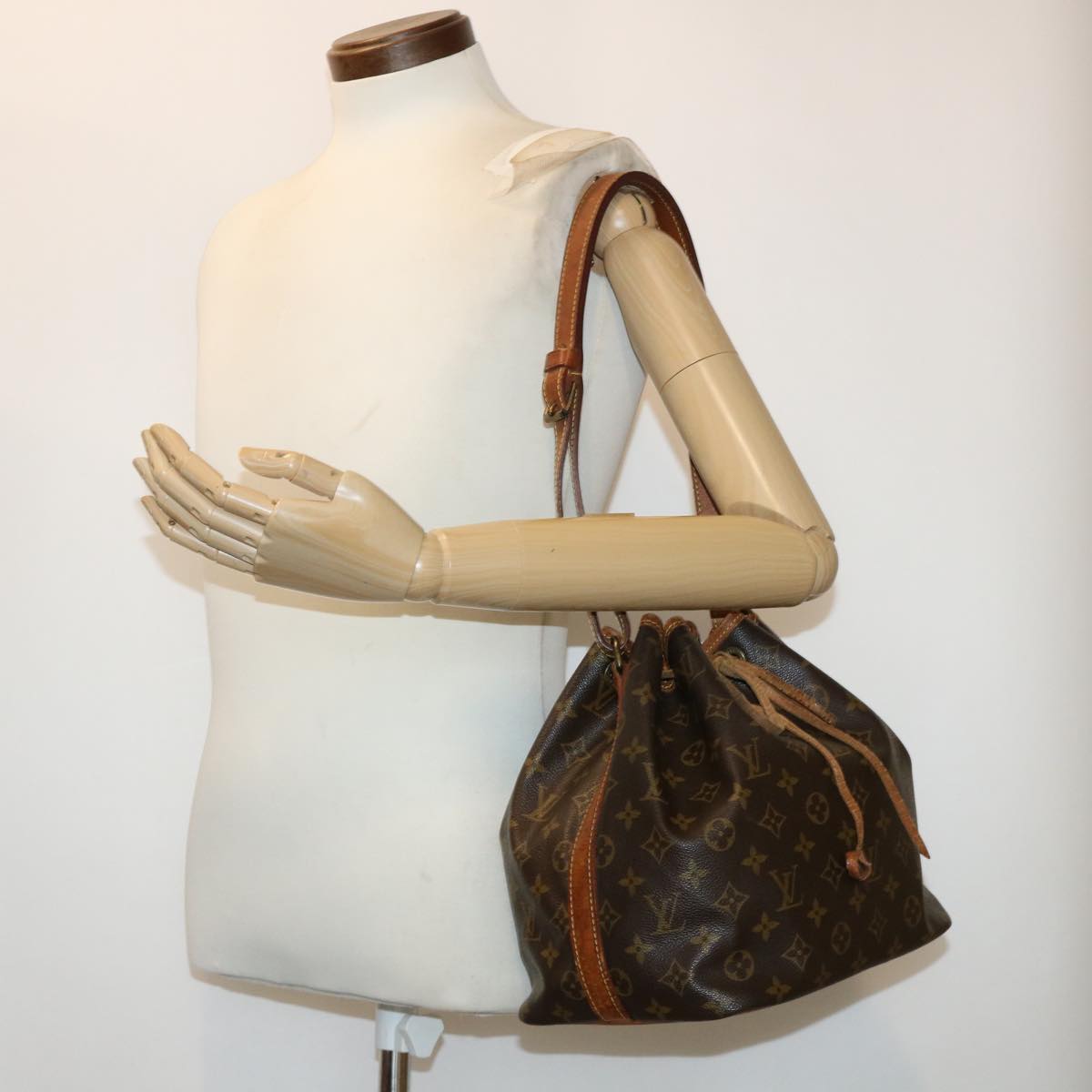 LOUIS VUITTON Monogram Petit Noe Shoulder Bag M42226 LV 45701