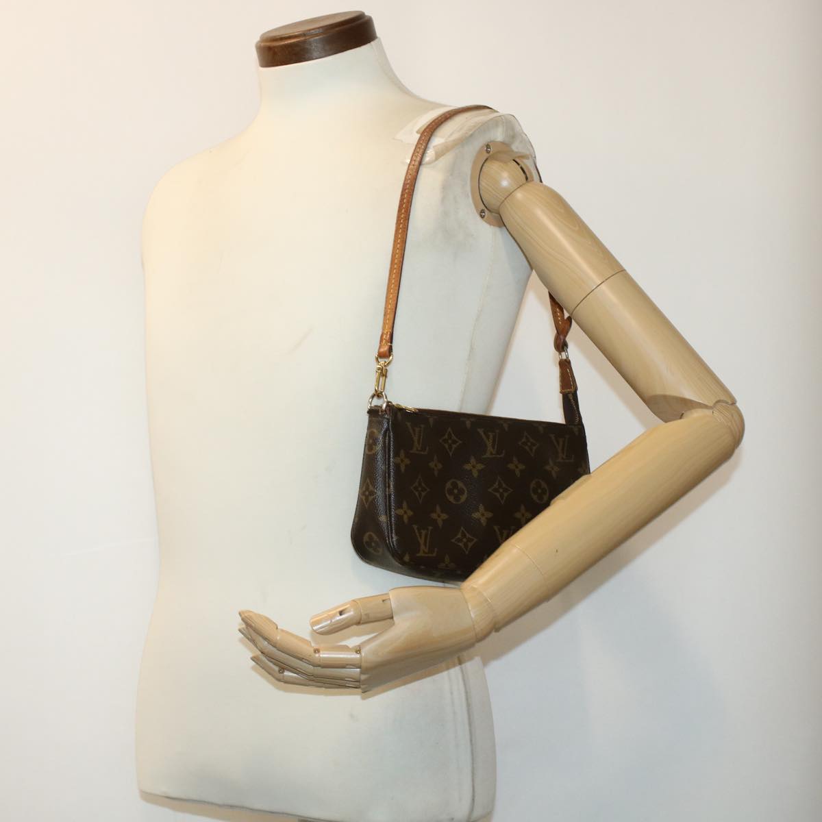 LOUIS VUITTON Monogram Pochette Accessoires Pouch M51980 LV 45792