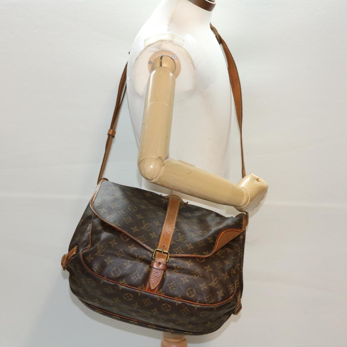 LOUIS VUITTON Monogram Saumur 35 Shoulder Bag M42254 LV 46053
