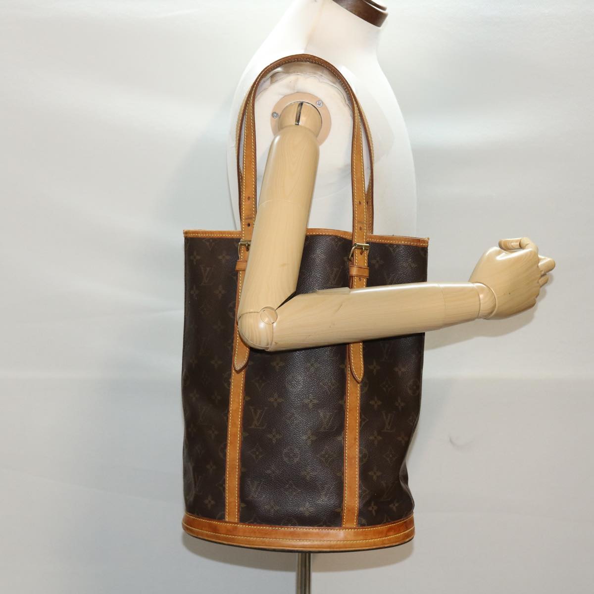 LOUIS VUITTON Monogram Bucket GM Shoulder Bag M42236 LV 46207