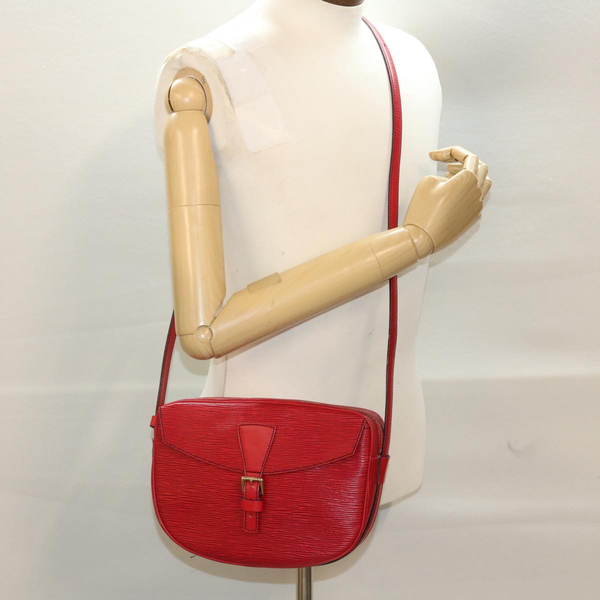 LOUIS VUITTON Epi June Feuille Shoulder Bag Red M52157 LV 46554