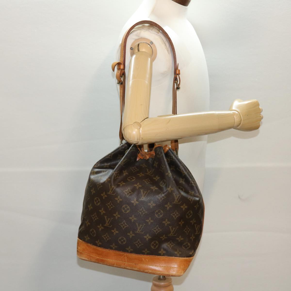 LOUIS VUITTON Monogram Noe Shoulder Bag M42224 LV 46561