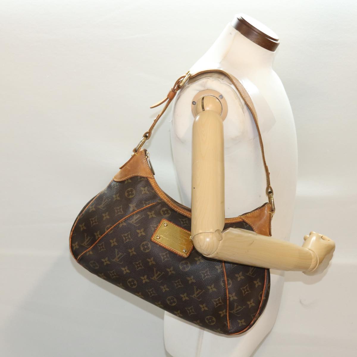 LOUIS VUITTON Monogram Thames GM Shoulder Bag M56383 LV 46575