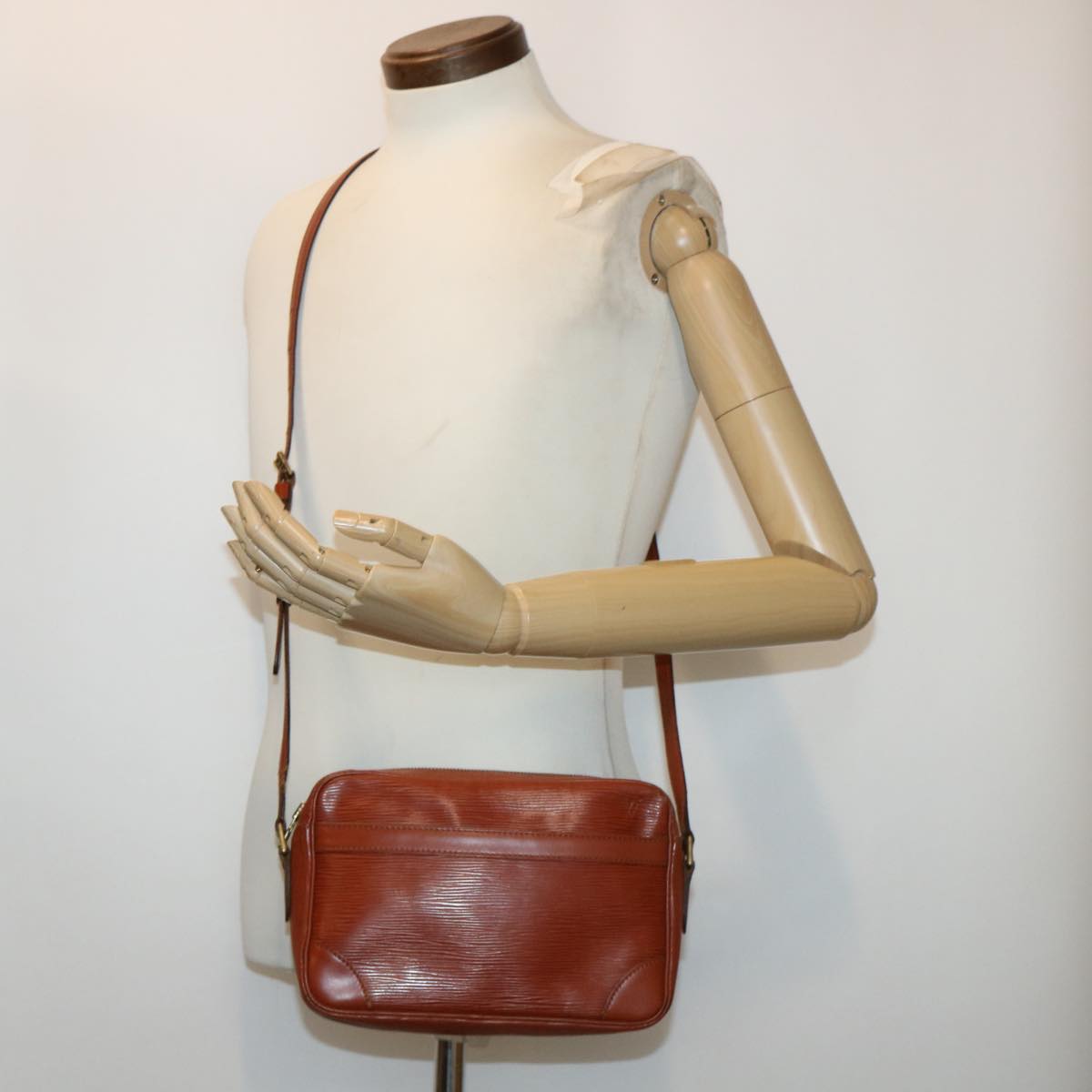 LOUIS VUITTON Epi Trocadero 23 Shoulder Bag Brown M52313 LV 46628