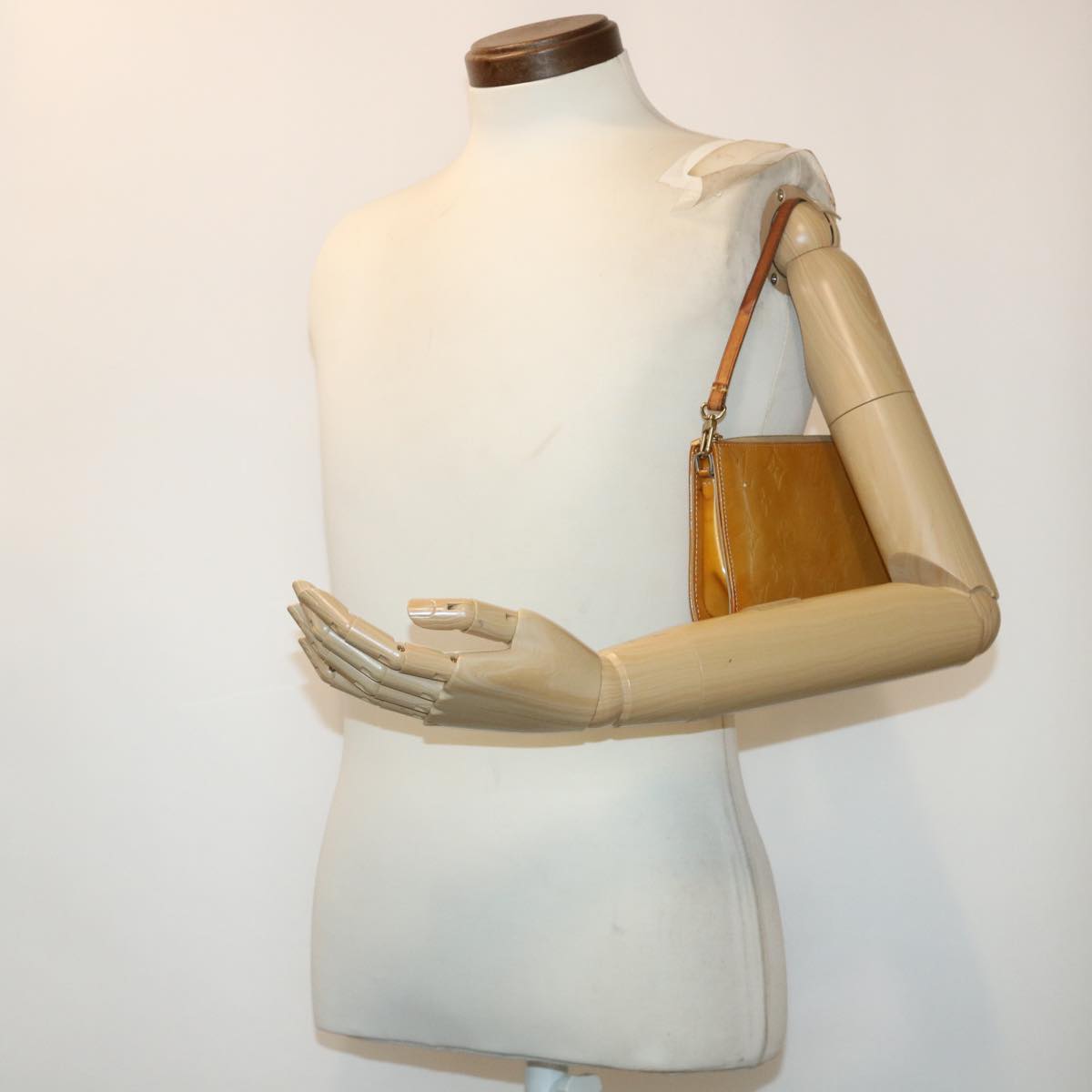 LOUIS VUITTON Monogram Vernis Lexington Accessory Pouch Beige M91010 46755