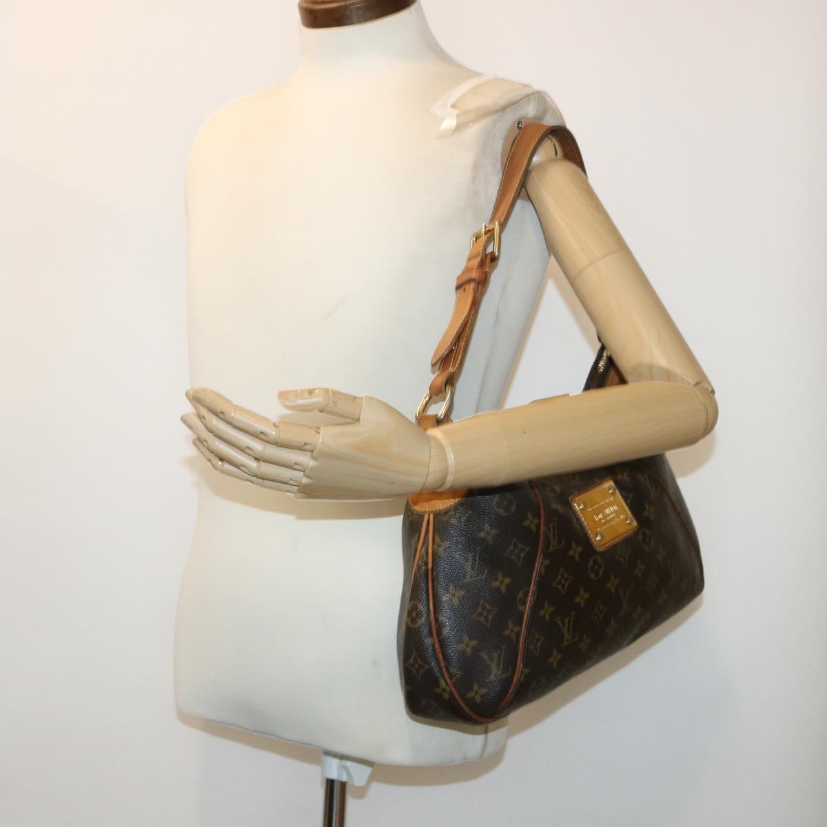 LOUIS VUITTON Monogram Thames GM Shoulder Bag M56383 LV 46920