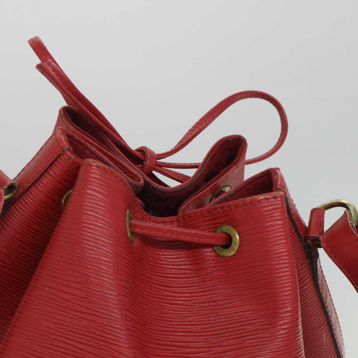 Louis Vuitton Noe Leather Shoulder Bag ()