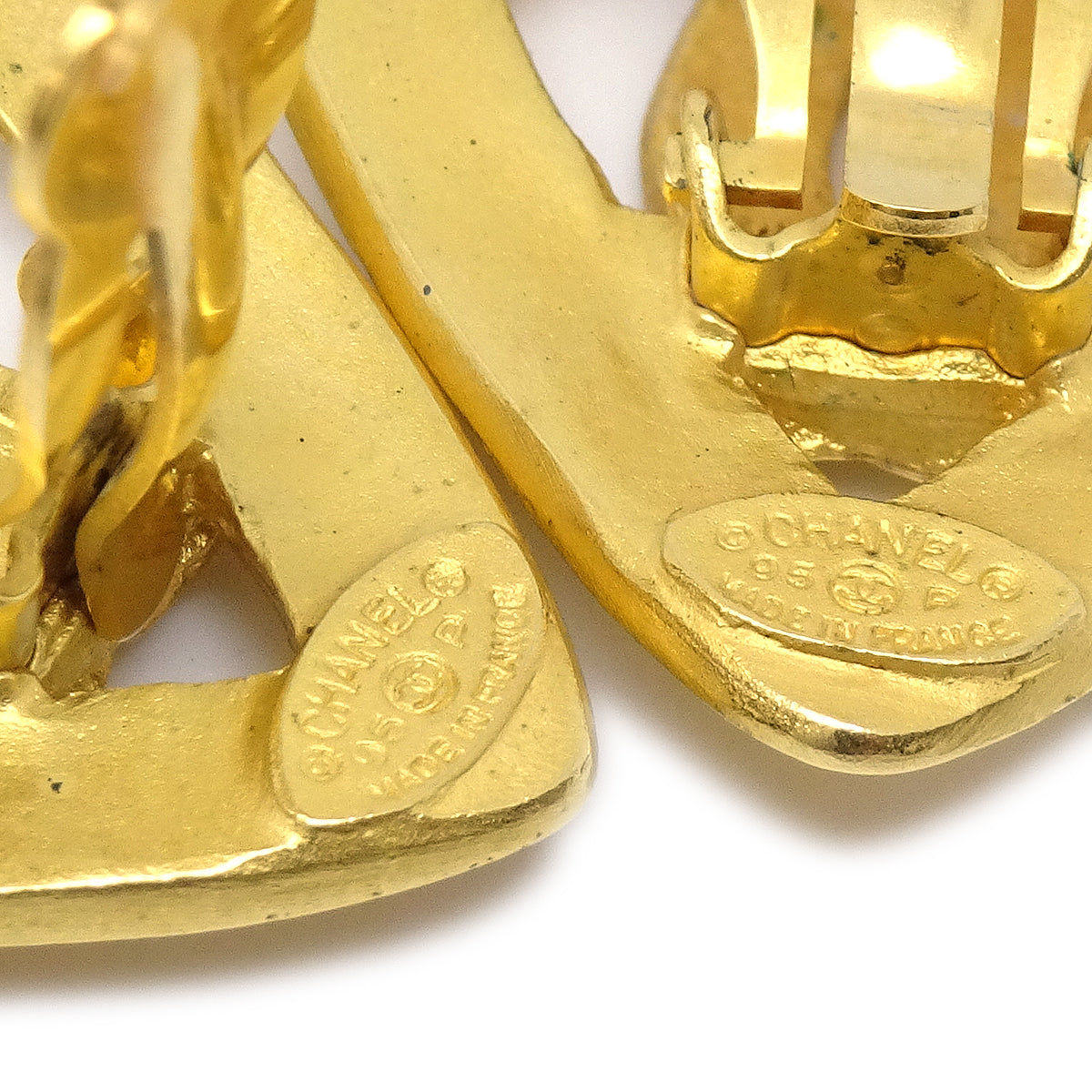 Luxury Chanel 1995 Heart Earrings Gold Clip-On 95P