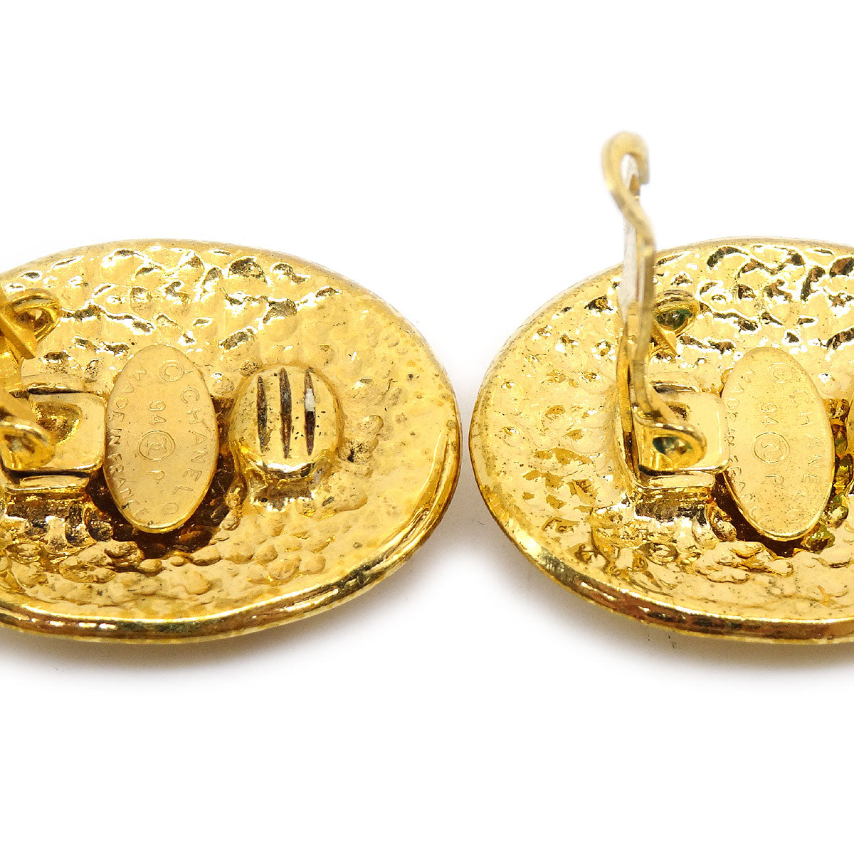 Luxury Chanel 1994 Oval Earrings Gold Small