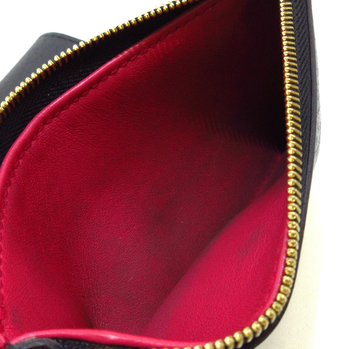 Louis Vuitton Capucines Leather Wallet ()