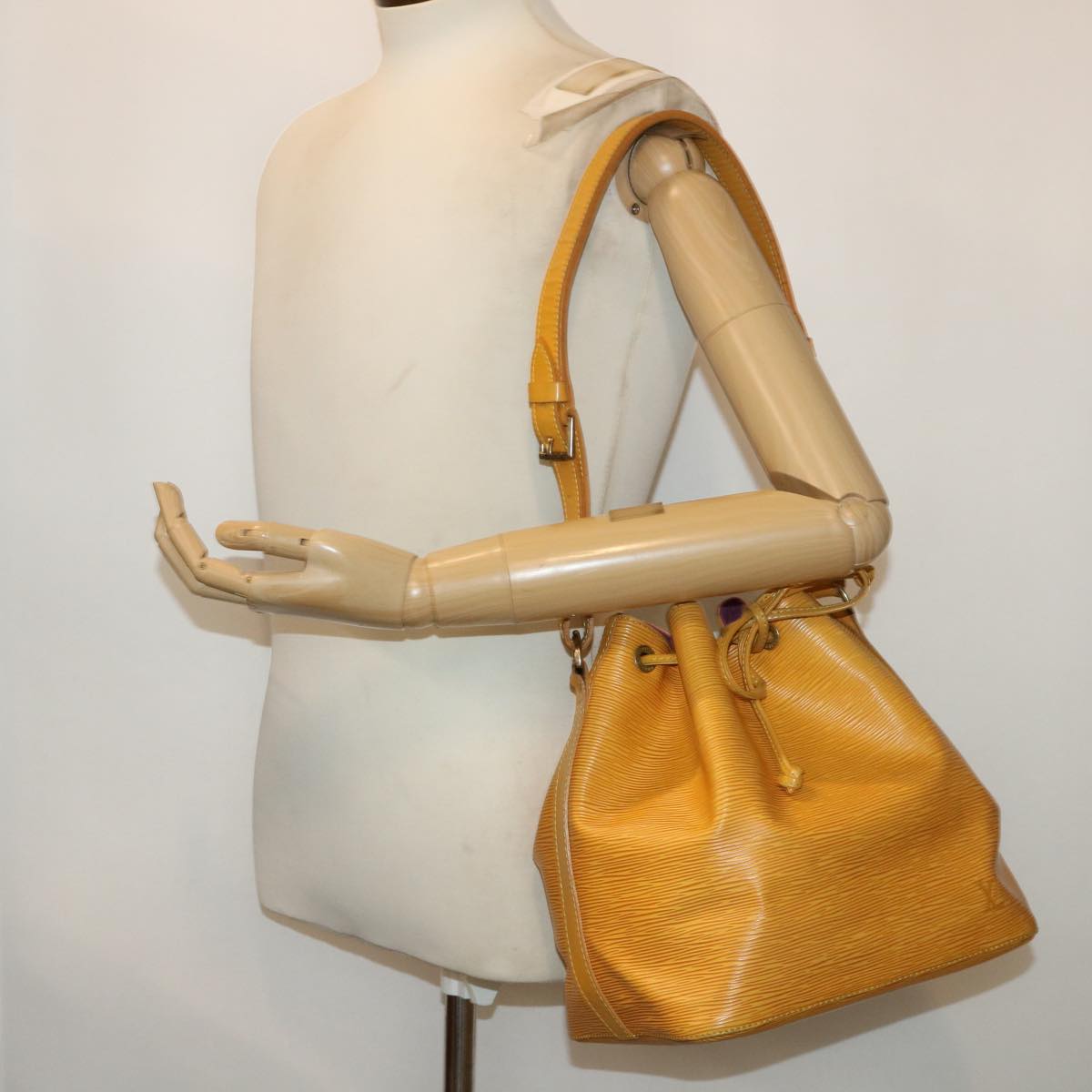 LOUIS VUITTON Epi Petit Noe Shoulder Bag Tassili Yellow M44109 LV 50978