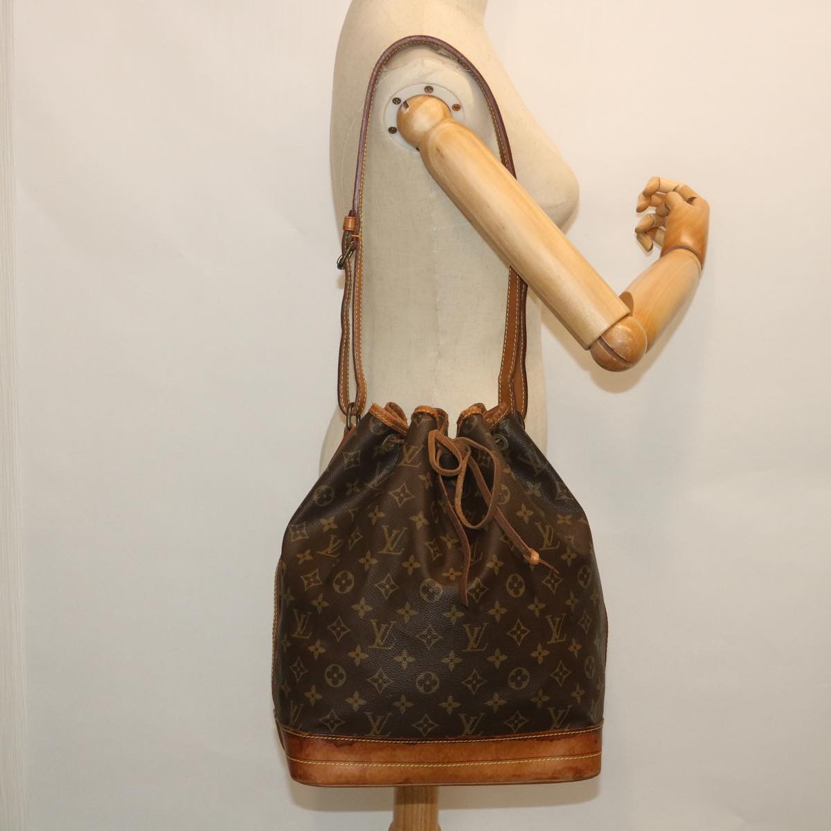LOUIS VUITTON Monogram Noe Shoulder Bag M42224 LV 53369