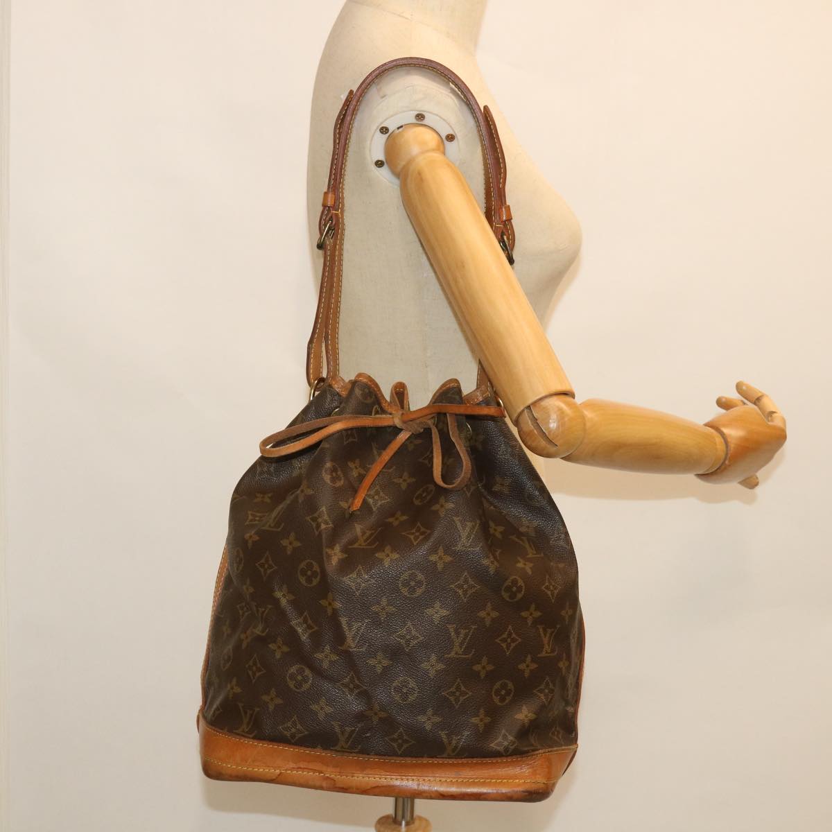 LOUIS VUITTON Monogram Noe Shoulder Bag M42224 LV 53838