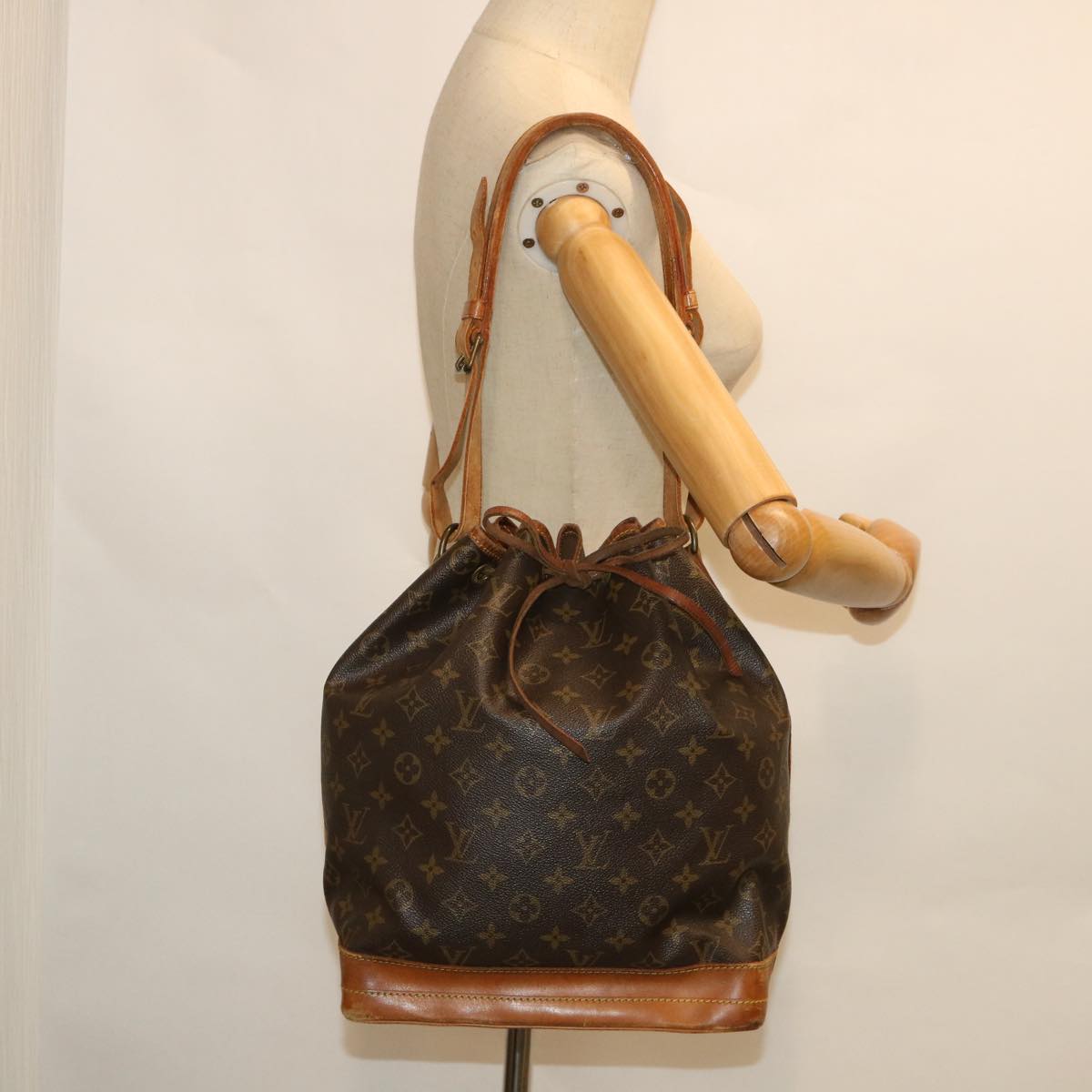 LOUIS VUITTON Monogram Noe Shoulder Bag M42224 LV 53929