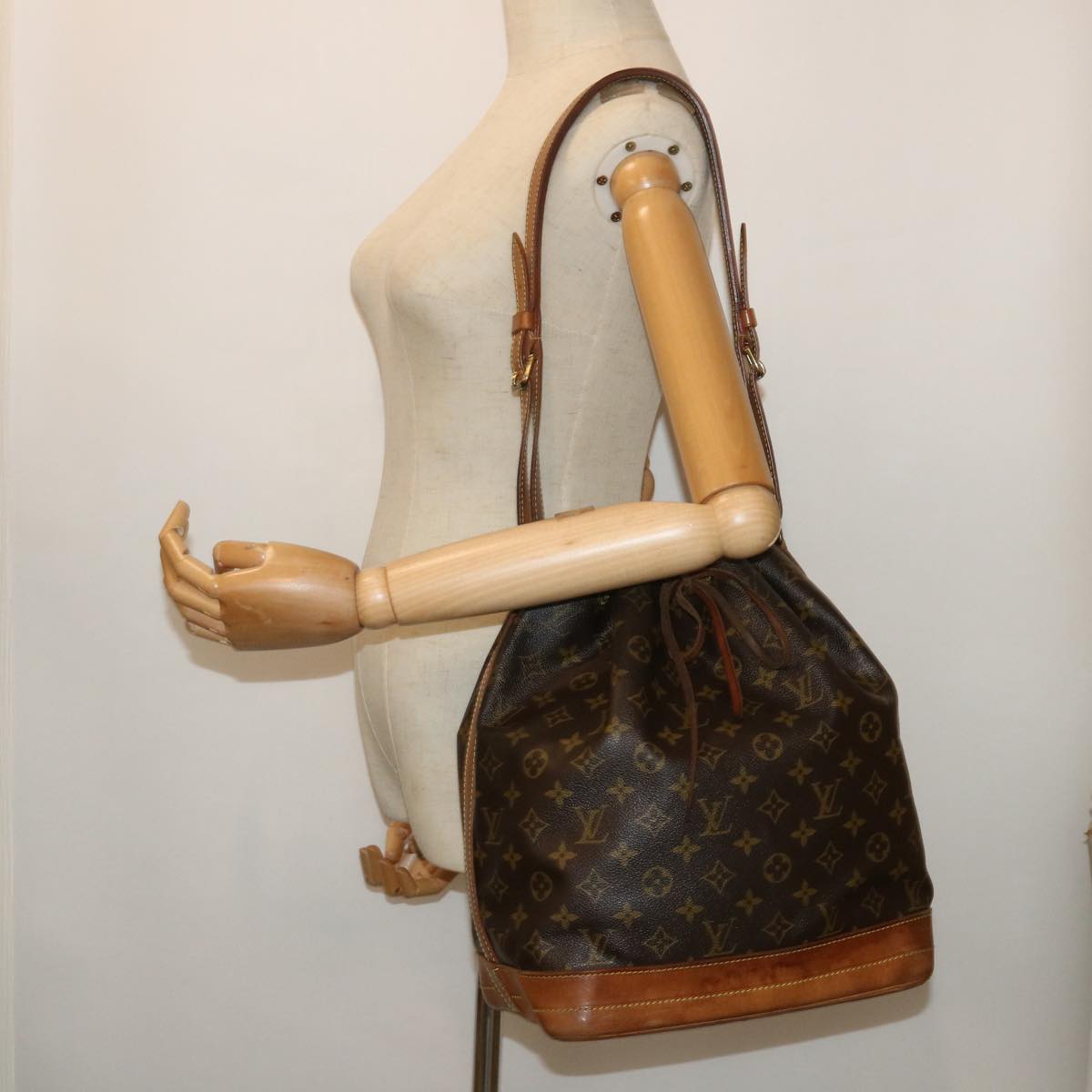 LOUIS VUITTON Monogram Noe Shoulder Bag M42224 LV 53932