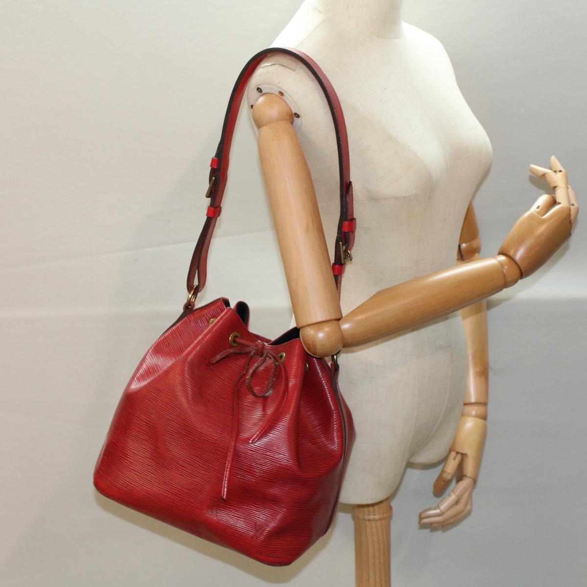 LOUIS VUITTON Epi Petit Noe Shoulder Bag Red M44107 LV 53986