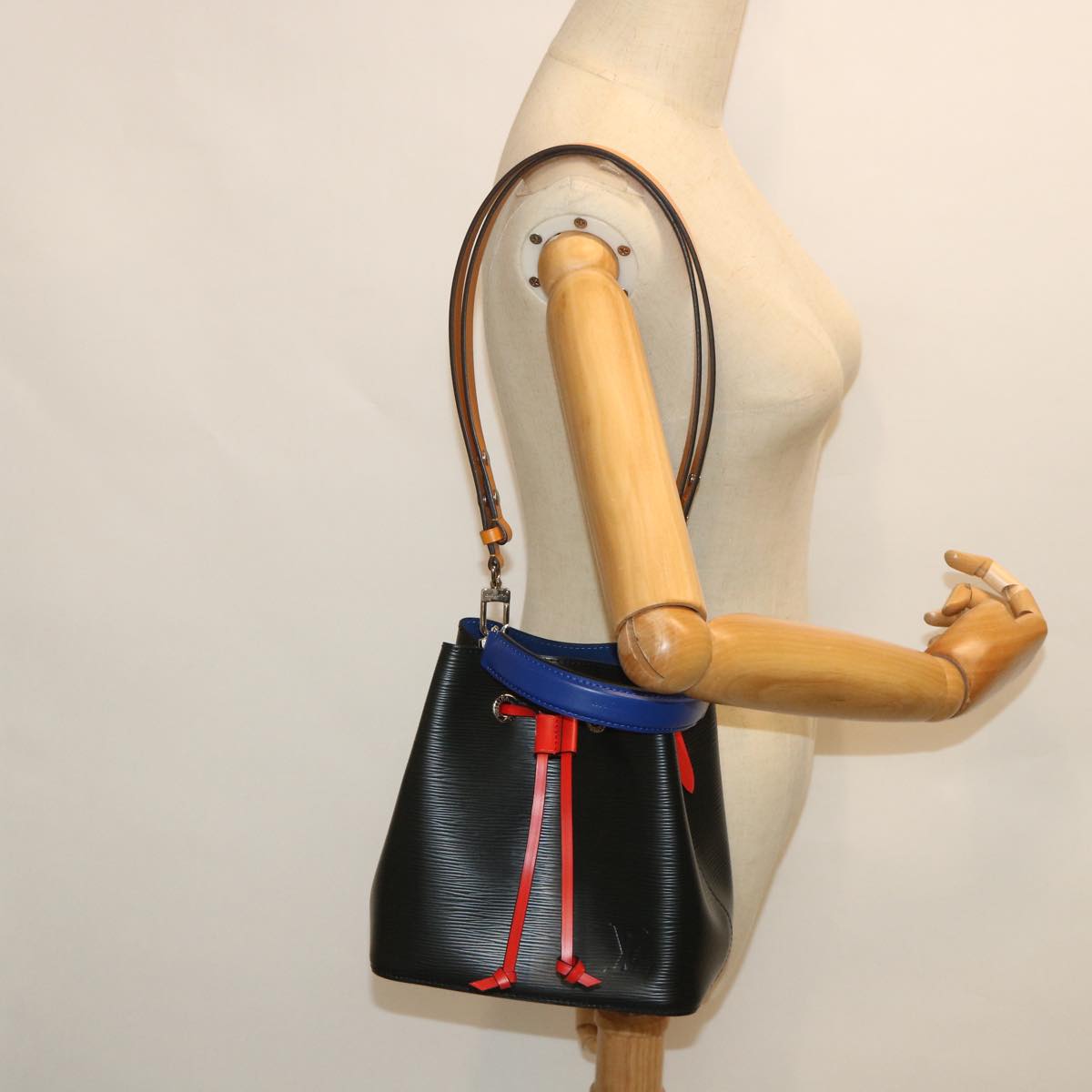 LOUIS VUITTON Epi Neo Noe BB Shoulder Bag Noir Red Saffron M52853 LV 54175A