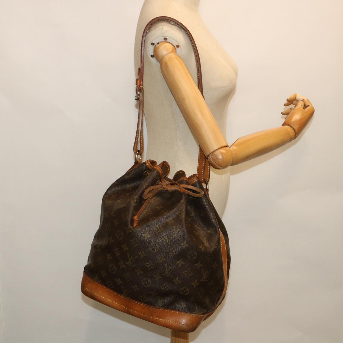 LOUIS VUITTON Monogram Noe Shoulder Bag M42224 LV 54310