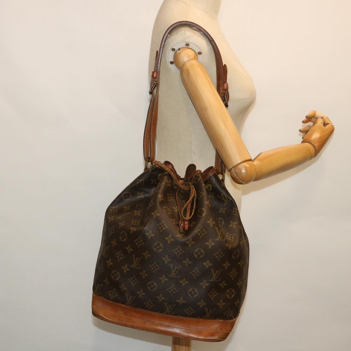 LOUIS VUITTON Monogram Noe Shoulder Bag M42224 LV 54314