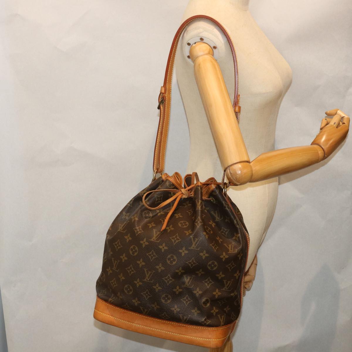 LOUIS VUITTON Monogram Noe Shoulder Bag M42224 LV 54319