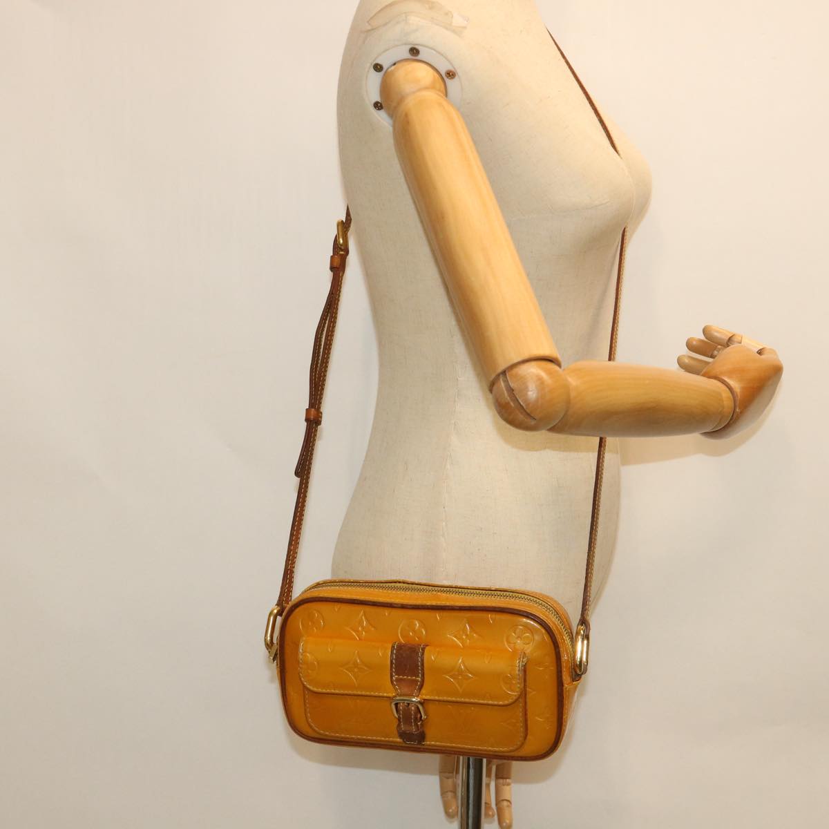 LOUIS VUITTON Monogram Vernis Christy MM Shoulder Bag Jaune M91108 LV 54528