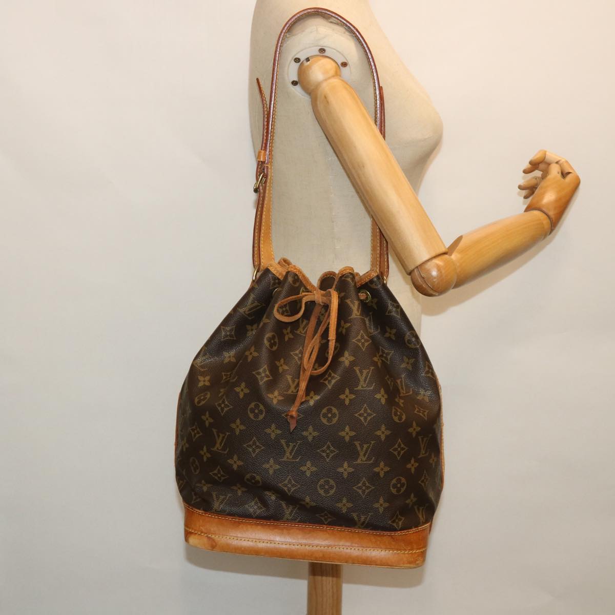 LOUIS VUITTON Monogram Noe Shoulder Bag M42224 LV 54643