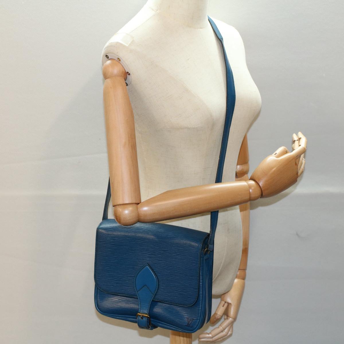 LOUIS VUITTON Epi Cartouchiere MM Shoulder Bag Blue M52245 LV 55173