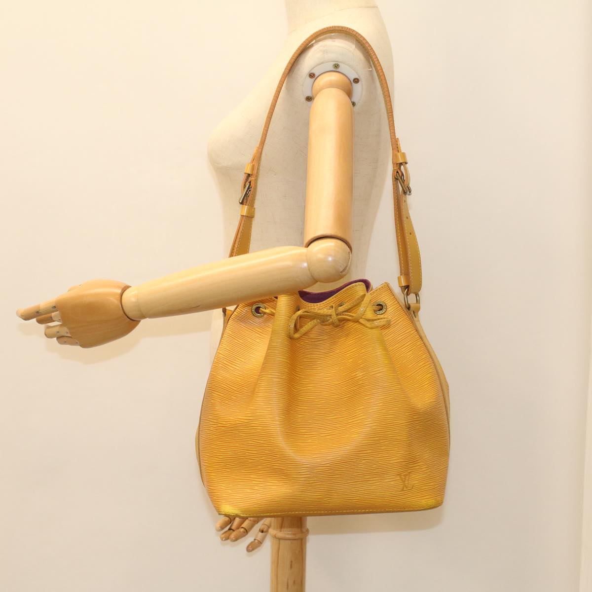 LOUIS VUITTON Epi Petit Noe Shoulder Bag Tassili Yellow M44109 LV 55242