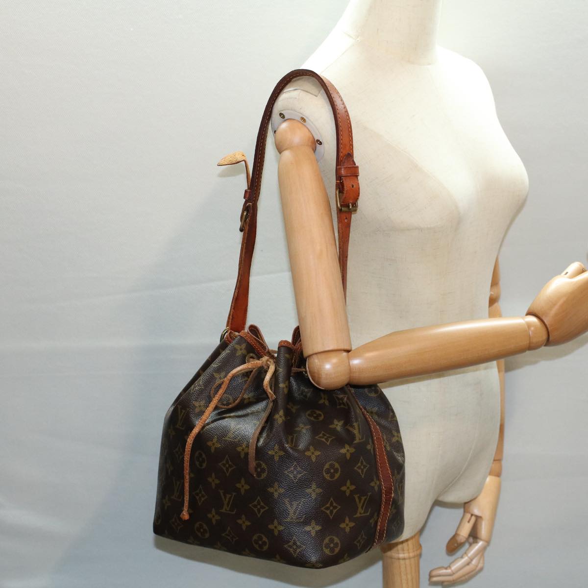 LOUIS VUITTON Monogram Petit Noe Shoulder Bag M42226 LV 55366