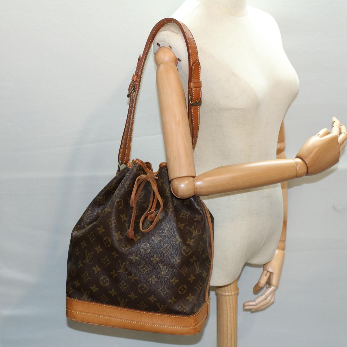 LOUIS VUITTON Monogram Noe Shoulder Bag M42224 LV 55383
