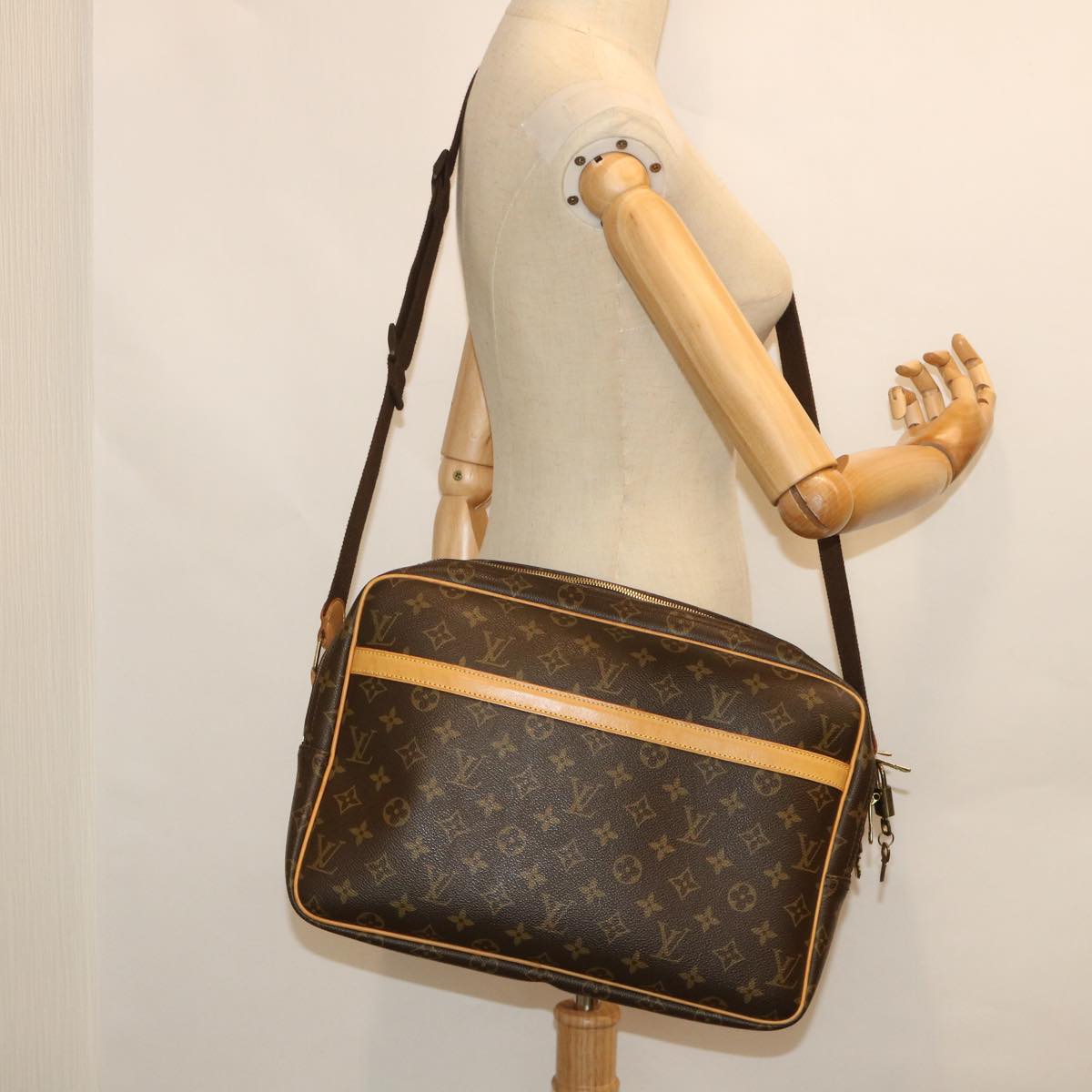 LOUIS VUITTON Monogram Reporter GM Shoulder Bag M45252 LV 55635