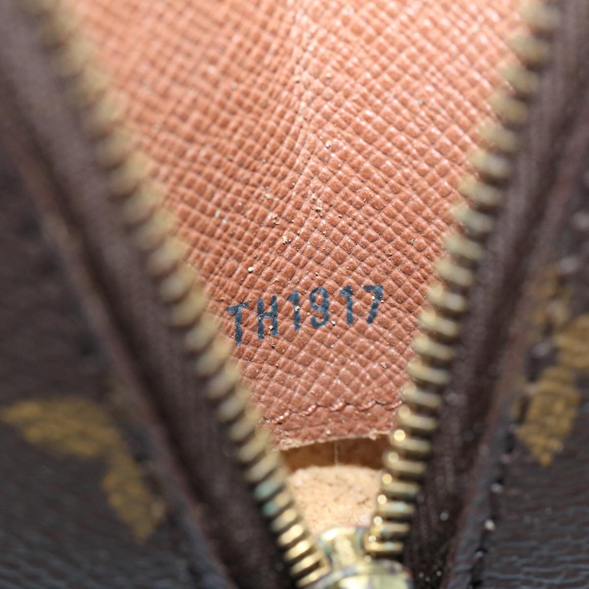 LOUIS VUITTON Monogram Trousse Demi Ronde Cosmetic Pouch M47520 LV 55779
