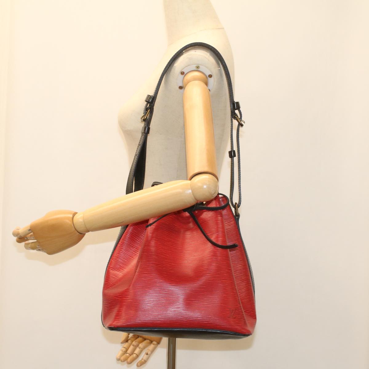 LOUIS VUITTON Epi Petit Noe Shoulder Bag Bicolor Black Red M44172 LV 56011