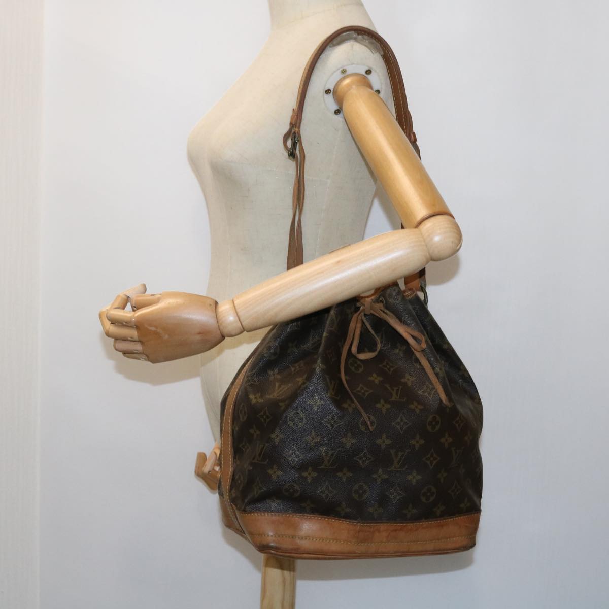 LOUIS VUITTON Monogram Noe Shoulder Bag M42224 LV 56018