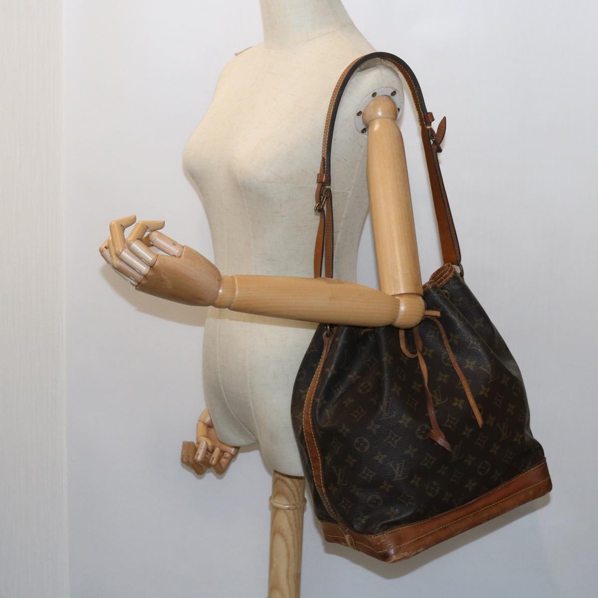 LOUIS VUITTON Monogram Noe Shoulder Bag M42224 LV 56019