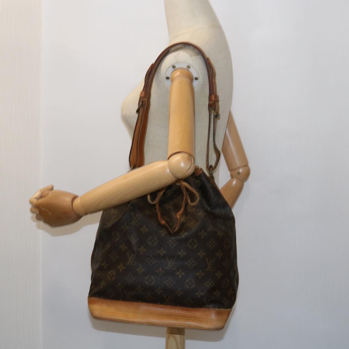LOUIS VUITTON Monogram Noe Shoulder Bag M42224 LV 56023