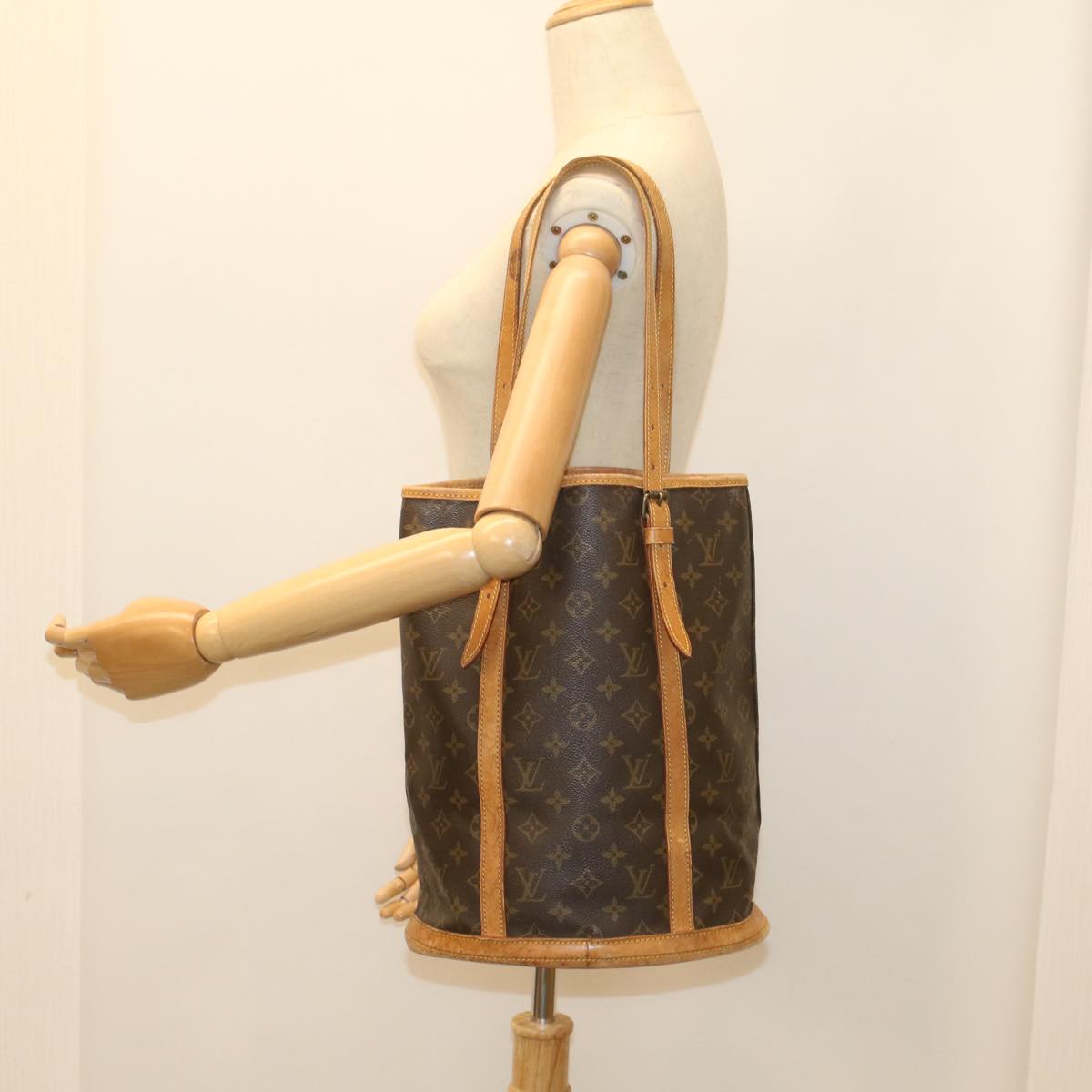 LOUIS VUITTON Monogram Bucket GM Shoulder Bag M42236 LV 56095