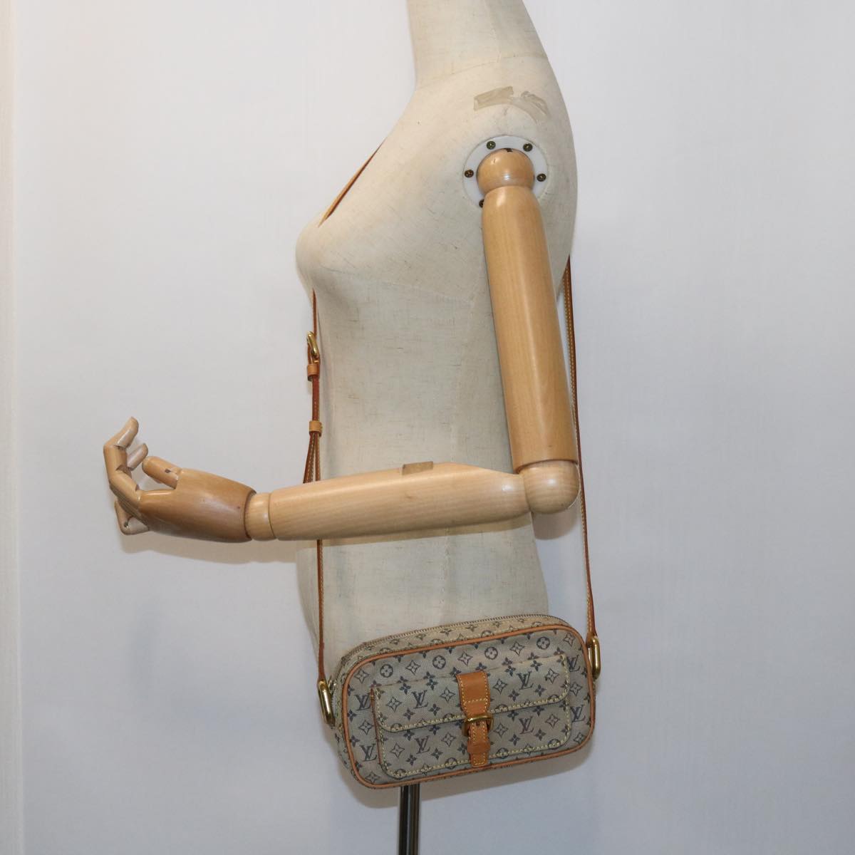 LOUIS VUITTON Monogram Mini Juliet MM Shoulder Bag Blue M92004 LV 56190